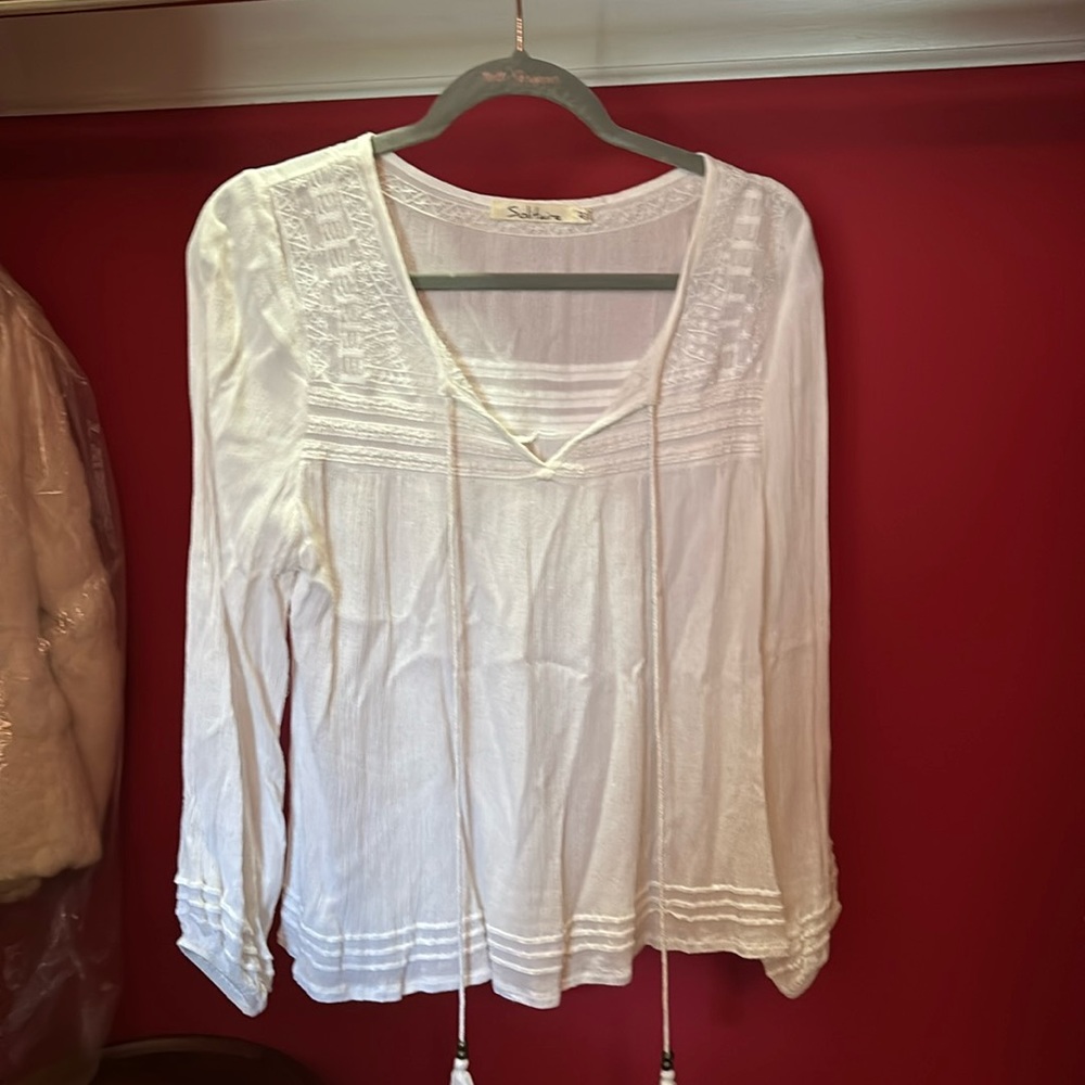 White pullover